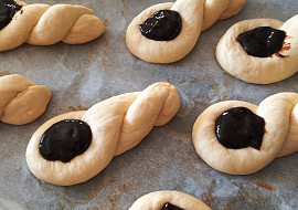 Kynuté sladké motánky s povidly