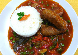 Mleté vepřové válečky v pikantní omáčce