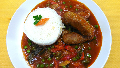 Mleté vepřové válečky v pikantní omáčce