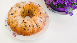 Tvarohová bábovka s borůvkami podle Petry Burianové