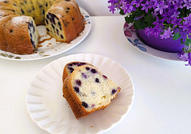 Tvarohová bábovka s borůvkami podle Petry Burianové