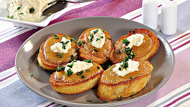 Zapečenky s pivní pomazánkou a křenem