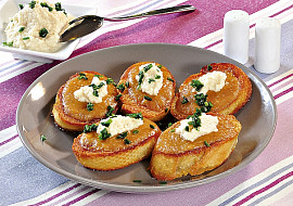 Zapečenky s pivní pomazánkou a křenem