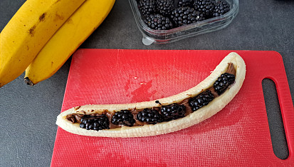 Banány v listovém těstě plněné Nutellou