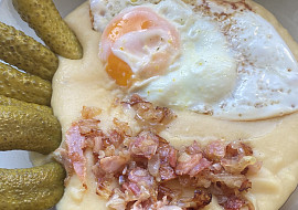 Hrachová kaše s cibulkou