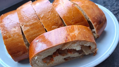 Kynuté těsto na záviny, šneky, bábovky a ovocné koláče (s verzí bez vajec), s jablkama a mrkví