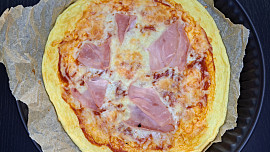 Pizza z cottage a vajec (bez mouky)