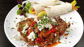 Balkánský vepřový steak