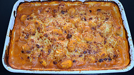 Jednoduché zapečené gnocchi s kuřecím masem z jednoho pekáče