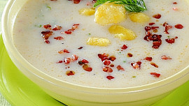 Květáková polévka s krupicovými noky