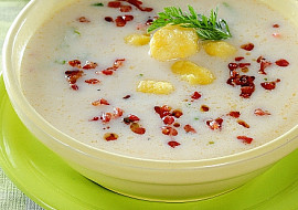 Květáková polévka s krupicovými noky