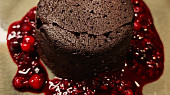 Lava Cake s mátou a jahodami