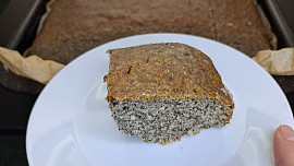 Makovník s citronovou polevou