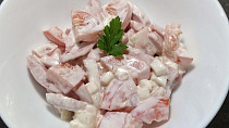 Rajčatový salát pochoutkový