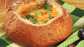 Frankfurtská polévka v chlebu