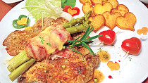 Vepřový steak s gratinovaným chřestem