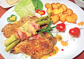 Vepřový steak s gratinovaným chřestem