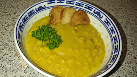 Hrachová polévka s kurkumou