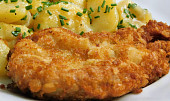 Smažená krkovička s třepanými  brambory