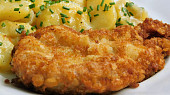 Smažená krkovička s třepanými  brambory