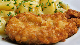 Smažená krkovička s třepanými  brambory