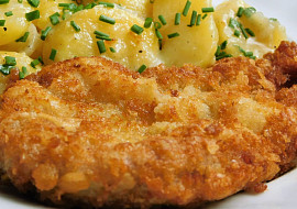Smažená krkovička s třepanými  brambory