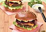 Hovězí burger s karamelizovanou cibulkou