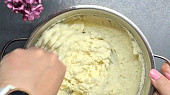 Krupicové noky s rebarborovou omáčkou