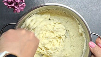 Krupicové noky s rebarborovou omáčkou