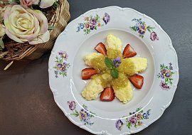 Krupicové noky s rebarborovou omáčkou