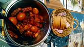 Vietnamský karamelizovaný bůček (Thịt kho tàu )