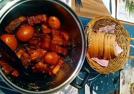 Vietnamský karamelizovaný bůček (Thịt kho tàu )