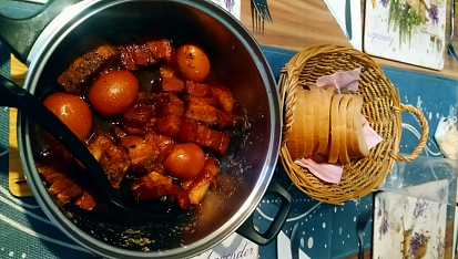 Vietnamský karamelizovaný bůček (Thịt kho tàu )
