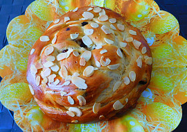 Pletený mazanec (Zapletený kynutý mazanec)