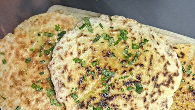 Jogurtový flatbread z pánve