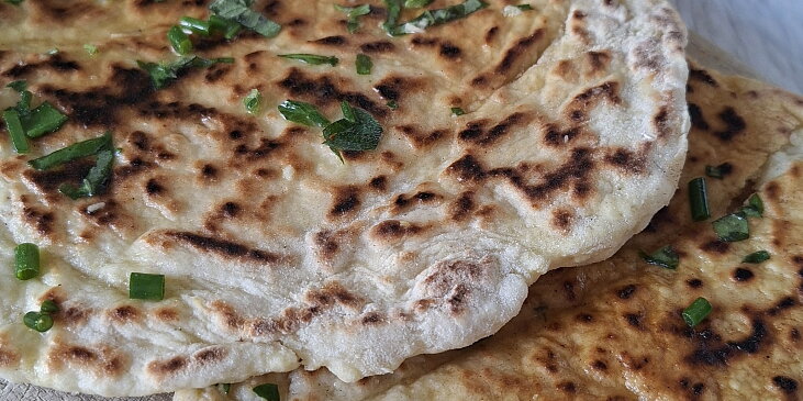 Jogurtový flatbread z pánve