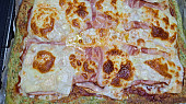 Pizza na cuketovém těstě bez mouky