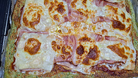 Pizza na cuketovém těstě bez mouky