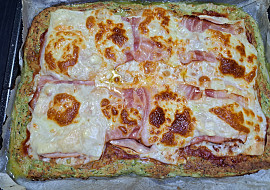 Pizza na cuketovém těstě bez mouky