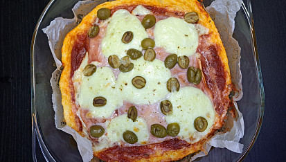 Rychlá pizza z cottage těsta