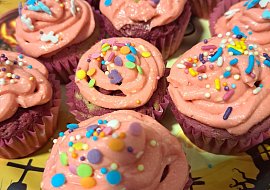 Lehký tvarohový krém (nejen) na cupcakes