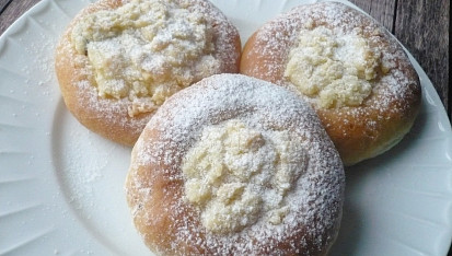 Povidlové koláče z kynutého jogurtového těsta
