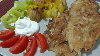Cibulová kolečka v těstíčku, Kolieska cibule sa mi smažia obtiažne, tak ju nakrájam na céčka a vmiešam do cestíčka.