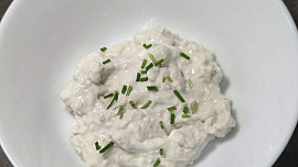 Nivovo-česneková pomazánka