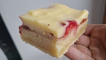 Letní buchta s jahodami