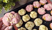 Odpalované těsto (pate a choux) (Profiterolky s vanilkovým krémem a malinovým rozvarem)