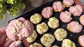 Odpalované těsto (pate a choux) (Profiterolky s vanilkovým krémem a malinovým rozvarem)