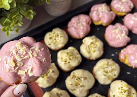 Odpalované těsto (pate a choux) (Profiterolky s vanilkovým krémem a malinovým rozvarem)