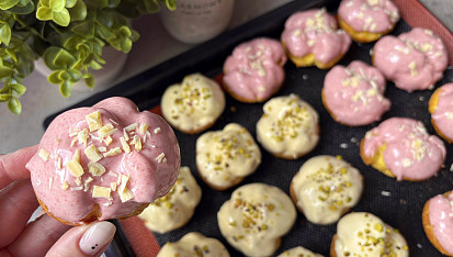 Profiterolky s mascarpone krémem, malinami a čokoládou