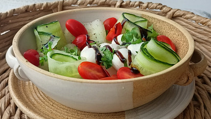 Salát s mozzarellou od Stakul